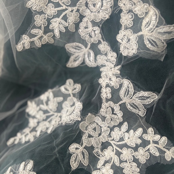 1920s Vintage Style Wedding Veil with 9 foot Cathedral Train - Picture 2 of 8